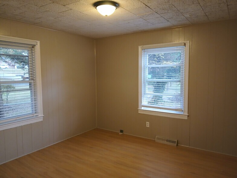 Building Photo - 1625 Mansfield St