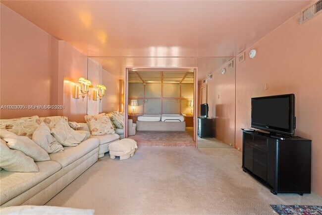 Building Photo - 11111 Biscayne Blvd