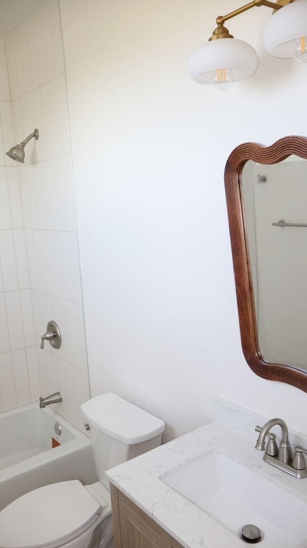 Building Photo - 3 bedrooms 2 baths Duplex- ADU style.