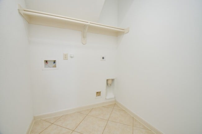 Building Photo - 3910 Jade Cove Ln