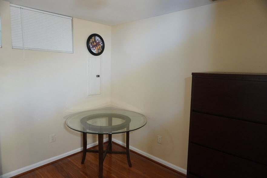 Building Photo - 8381 Township Dr