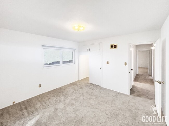 Building Photo - Beautiful 2B 2BA Home Steps From the Ocean!