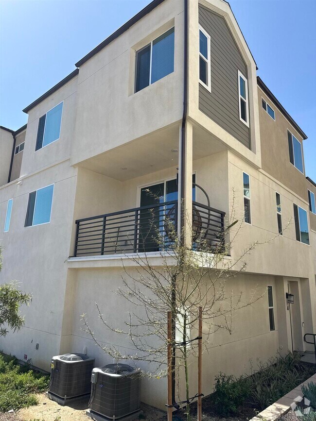 Building Photo - 796-796 Makani St