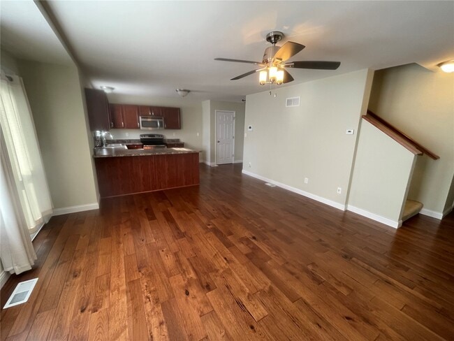 Building Photo - 634 Country Heights Dr