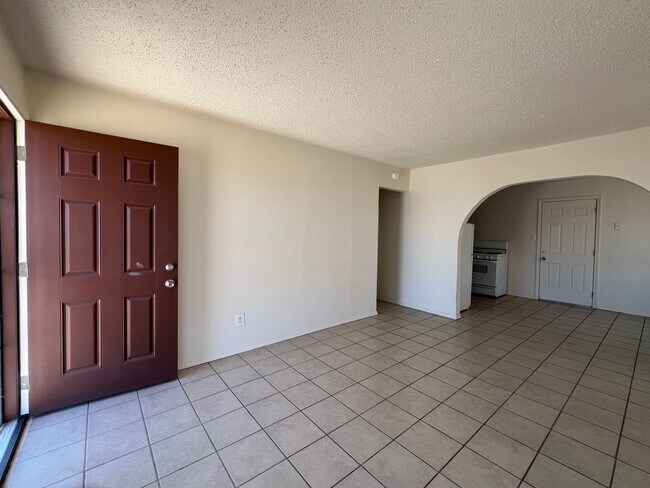 Building Photo - P412