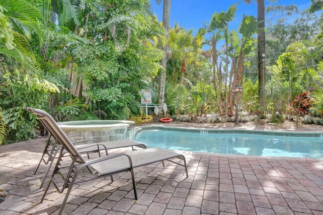 Building Photo - 1115 SW 4th St