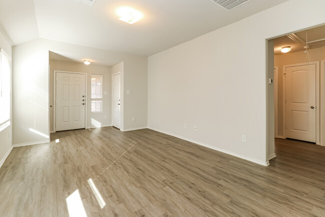 Building Photo - 3404 Cannon Dr