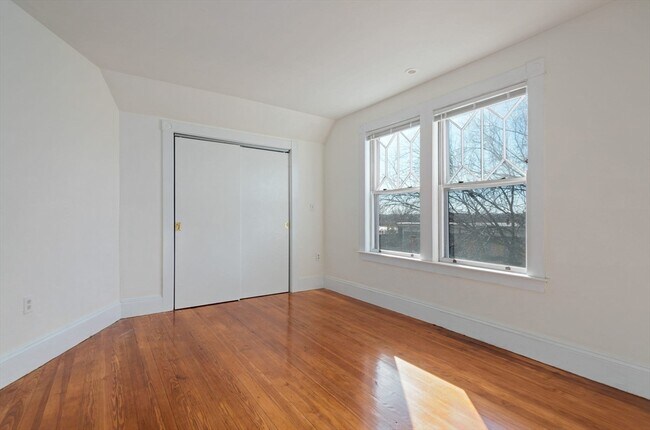 Building Photo - 10-12-12 Castlerock St