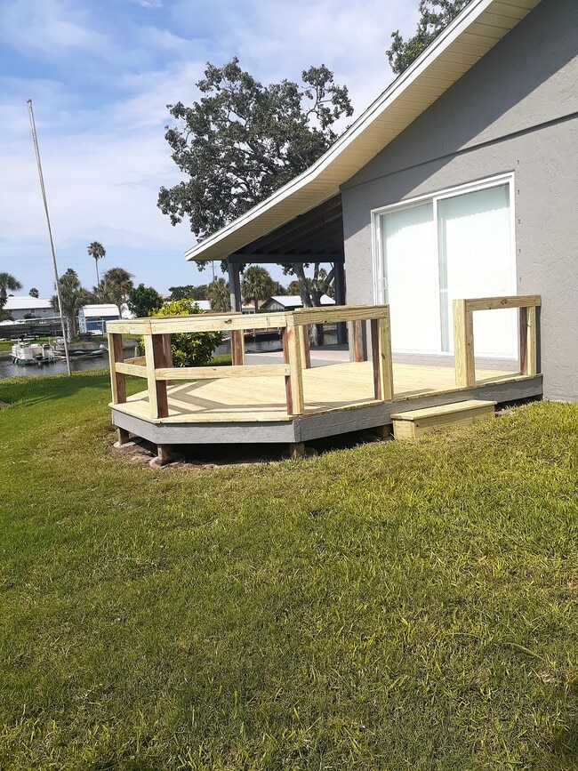 Building Photo - 4407 2nd Isle Dr