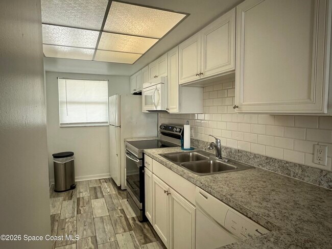 Building Photo - 305 Jimmy Buffett Mem Hwy