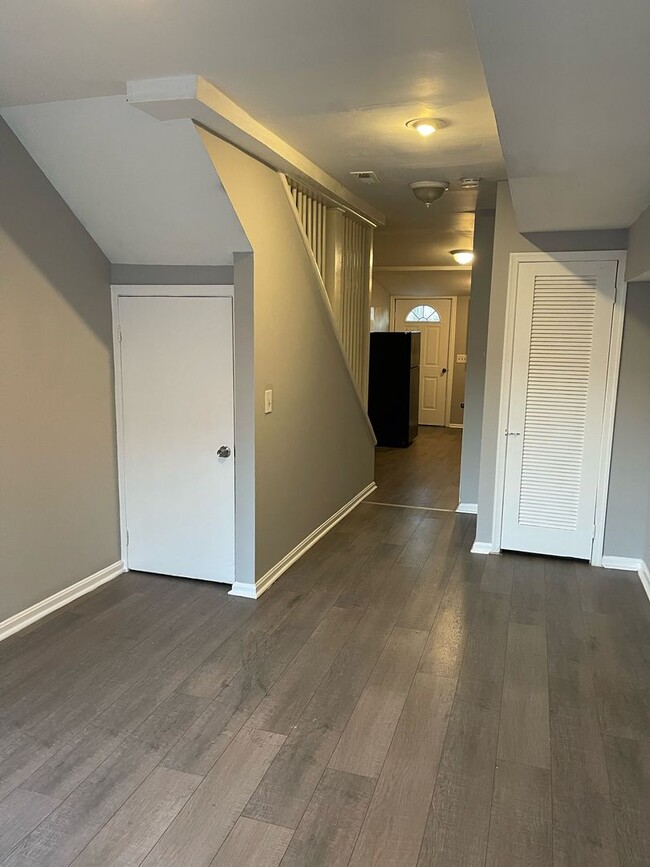 Building Photo - Recently renovated two bedroom one and a h...