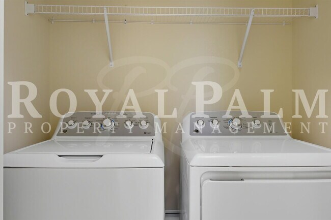 Building Photo - 8895 Via Isola Court