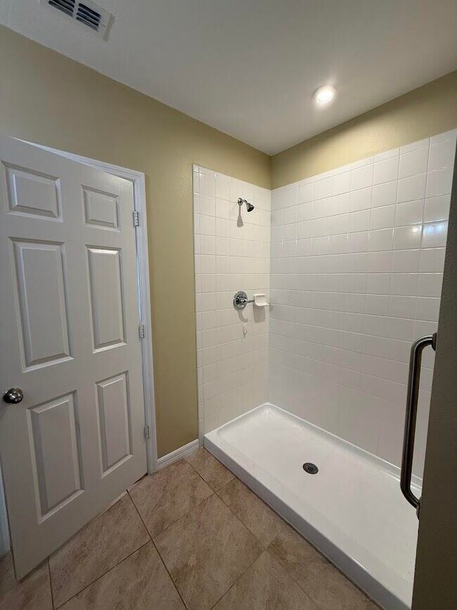 Building Photo - 5234 Oakland Lake Cir