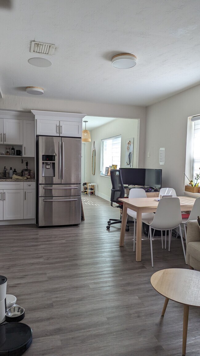 Building Photo - 3334 SW 24th Ter