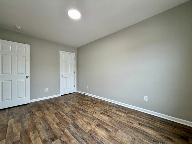 Building Photo - 3746 Glenwood Dr