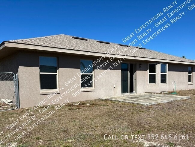 Building Photo - 648 W Marguerita Dr