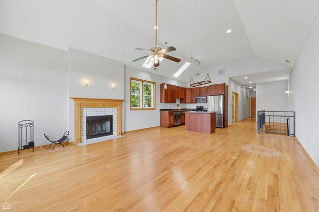 Building Photo - 119 N Mozart St