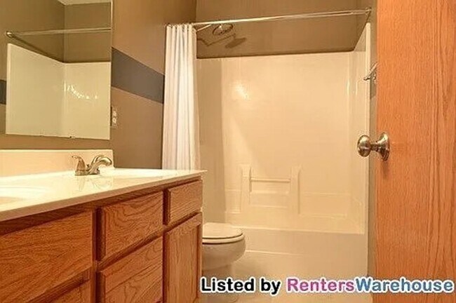 Building Photo - 2 Bed 2 Bath Townhome in Shakopee