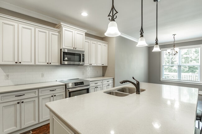 Building Photo - 7725 Peppertree Dr