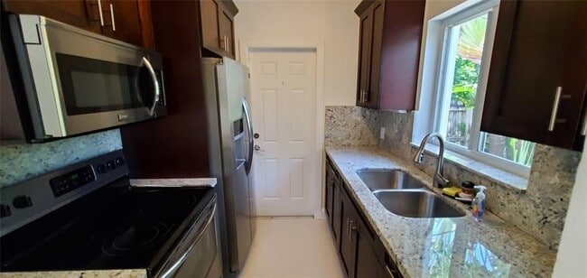 Building Photo - 1304 NE 16th Ave