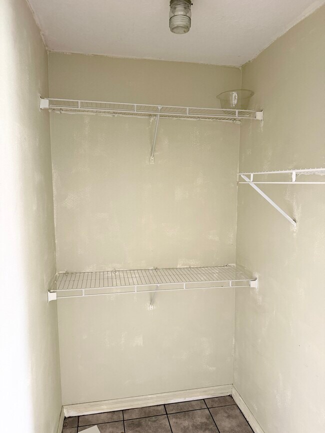 Building Photo - 33 Flamingwood Ln #B