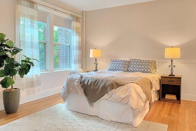 Building Photo - WOW!!! NO FEE AND VERY NICE 2 BED AVAILABLE 9/1