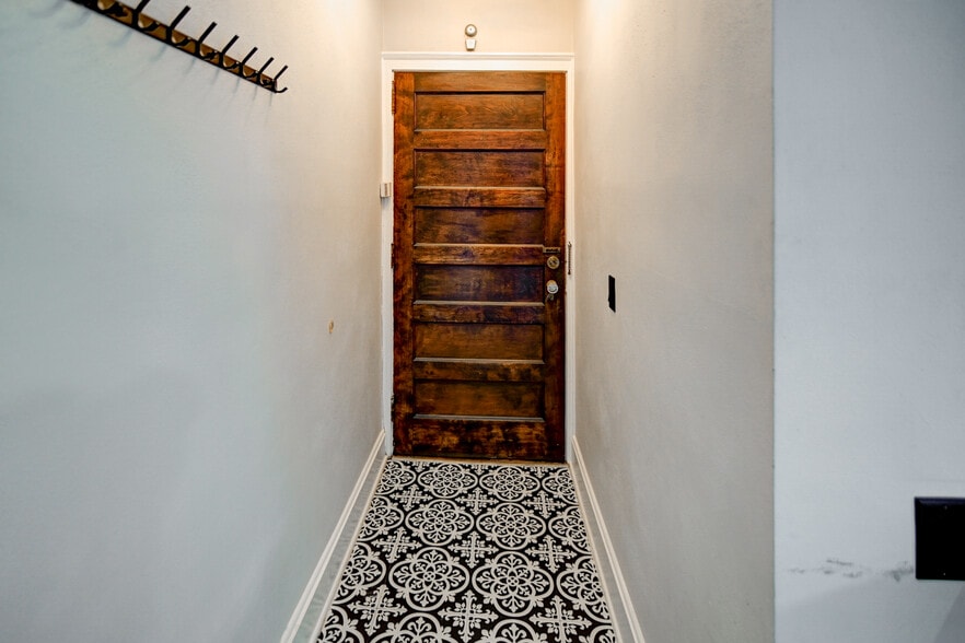 Unit entryway - 15 E Gilman St