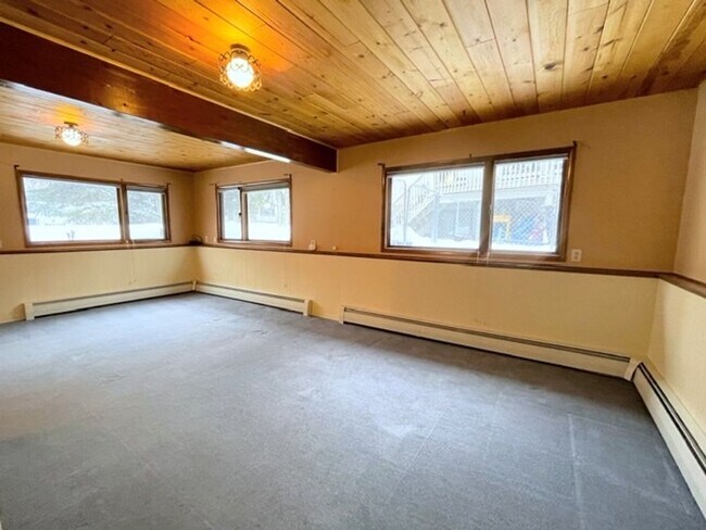 Building Photo - 2405 Glenkerry Dr