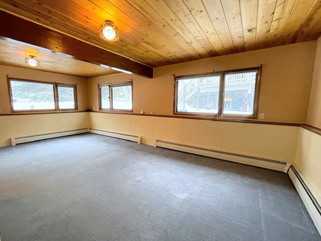 Building Photo - East Anchorage Four Bedroom Home with Bonu...