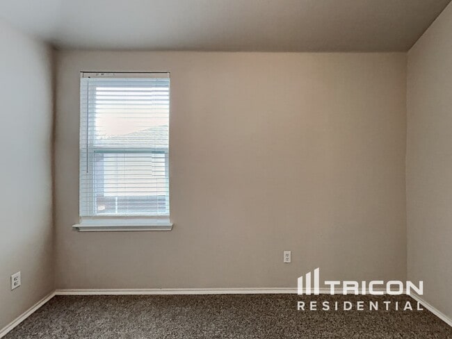 Building Photo - 509 Niagara Falls Dr