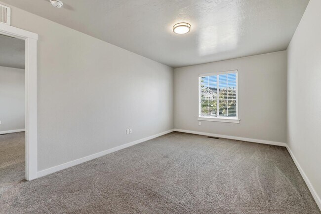 Building Photo - 2662 W Jayton Dr