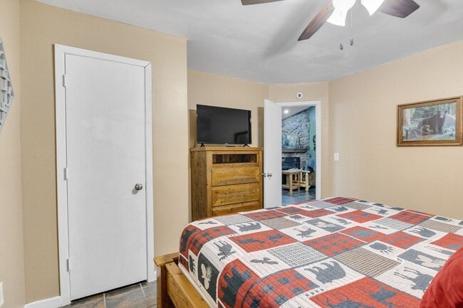 Building Photo - Move In Ready!!