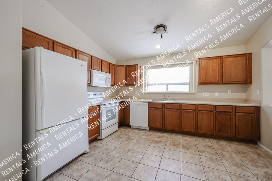 Building Photo - 42635 Colby Dr