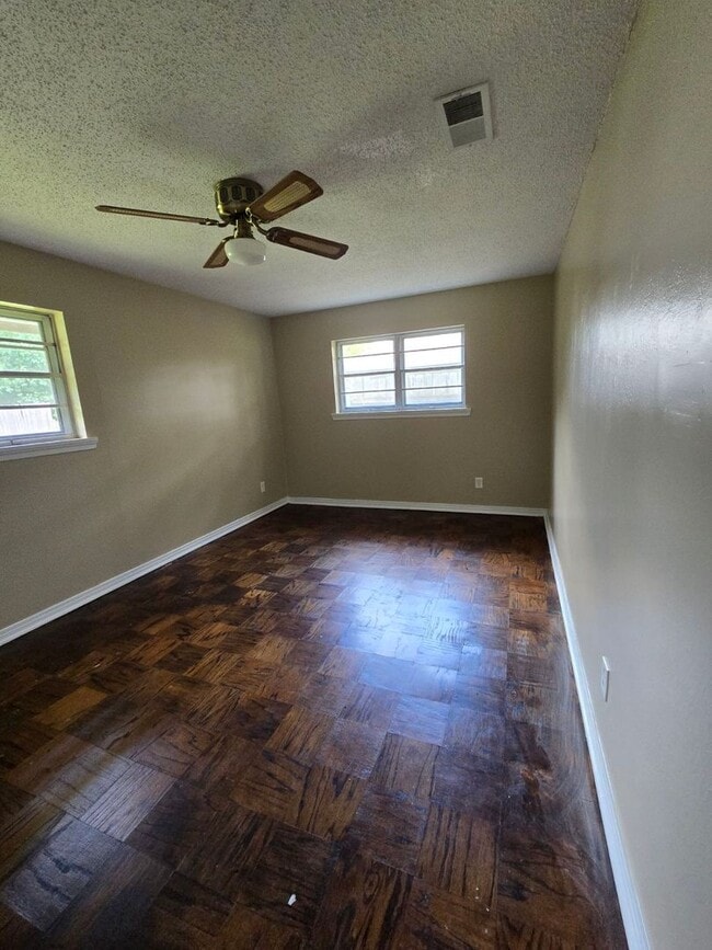 Building Photo - $500 Off 1st Month Special