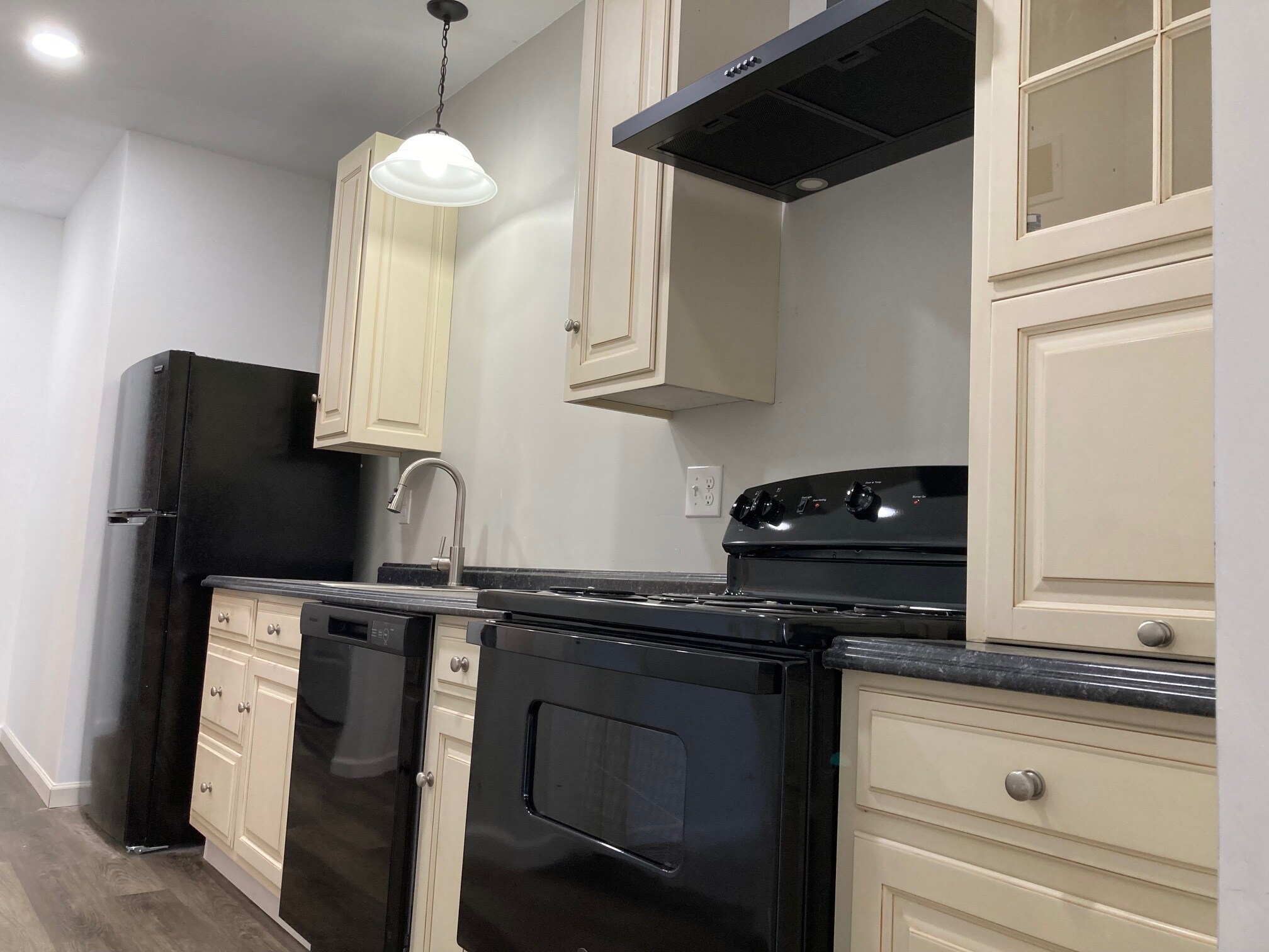 Building Photo - 333 Ann St