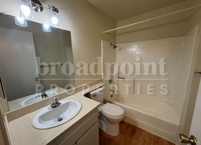 Building Photo - 2148 Skyview Glen