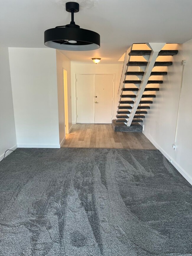 Building Photo - Spacious 2-Story House in Whittier