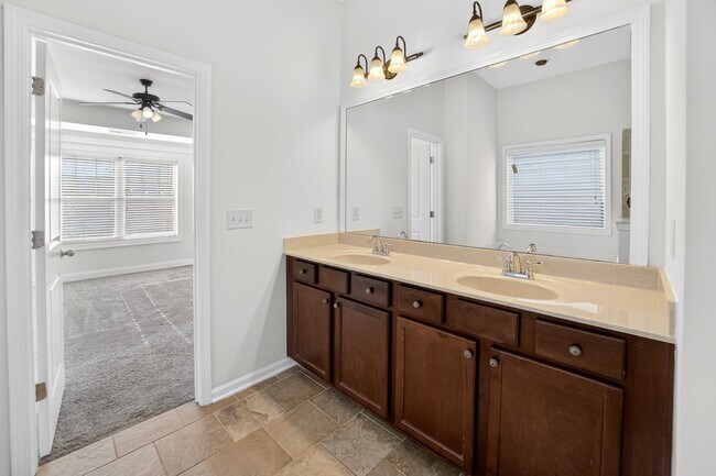 Building Photo - 269 Privet Cir