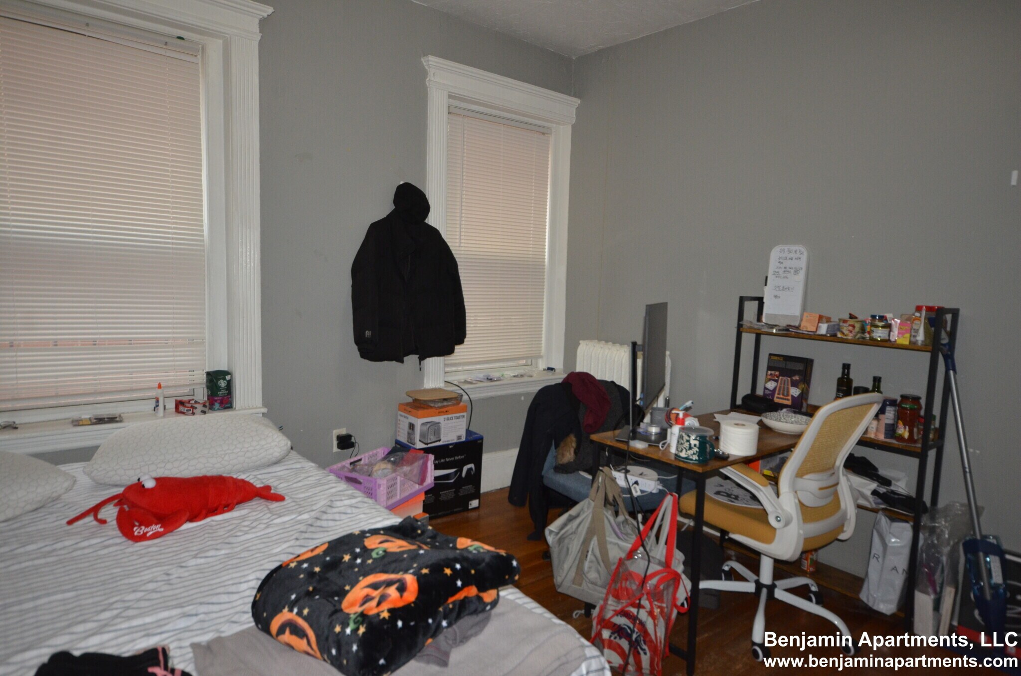 Building Photo - 463 Park Dr