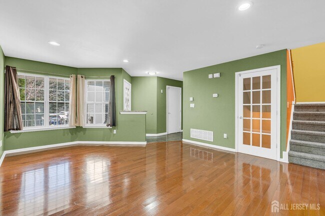 Building Photo - 356 Hawthorne Rd