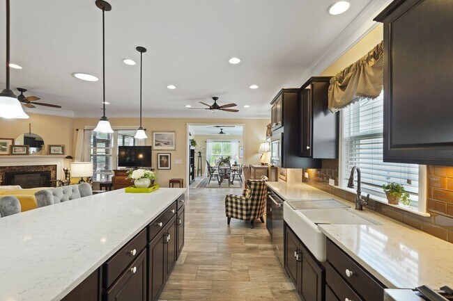 Building Photo - 10 Chicory Ct