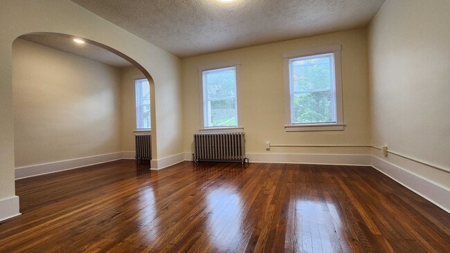 Building Photo - Now showing! Updated 4BR  1 bath house!