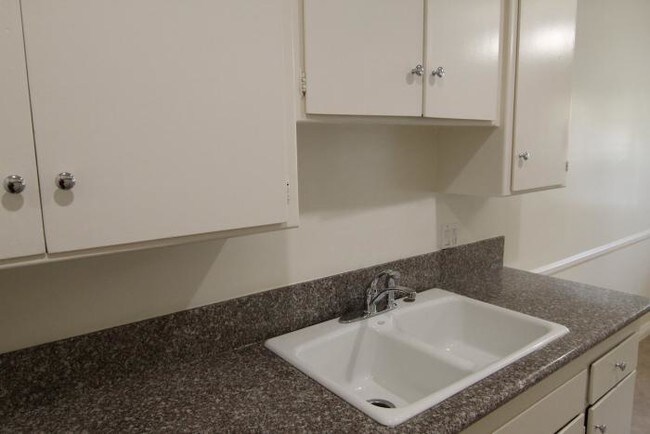 Building Photo - 1 bedroom in Los Angeles CA 90027