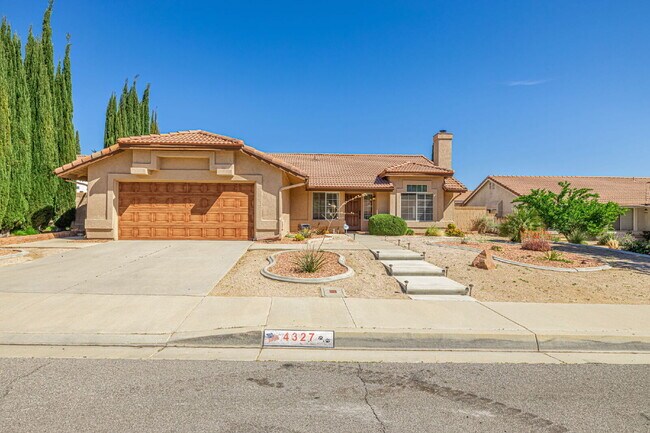 Building Photo - Beautiful 3-Bedroom Home in West Palmdale Community