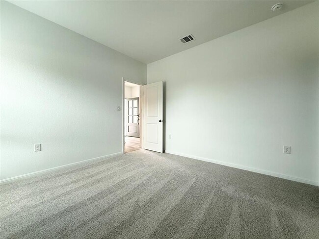 Building Photo - 15409 Flowers Vw