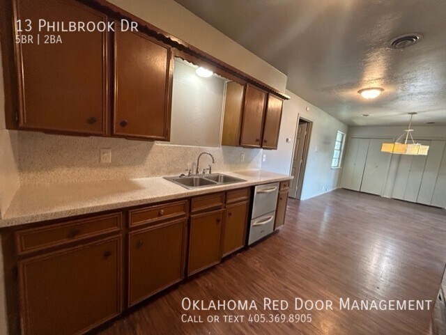 Building Photo - 13 Philbrook Dr