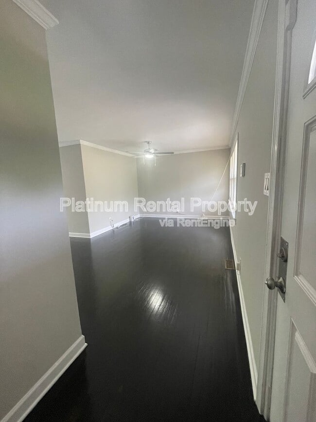 Building Photo - 3485 Maplehurst Dr