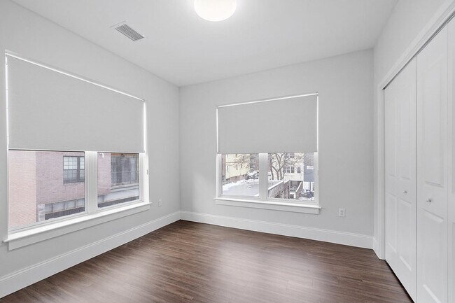 Building Photo - 205 Maverick St