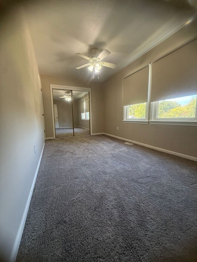 Building Photo - Lynbrook Landing