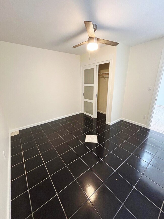 Building Photo - 823 Apgar St
